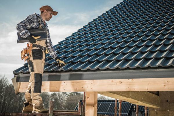 When to Schedule Roof Installation: A Contractor’s Guide