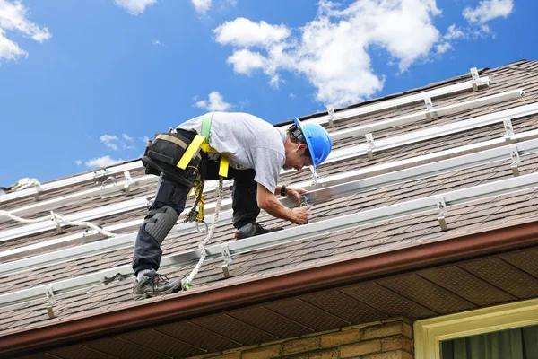 How to Budget for a Roof Installation in Tampa